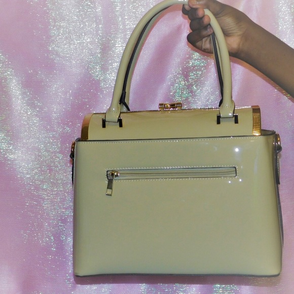 Gorgeous Creme Purse - Picture 2 of 3